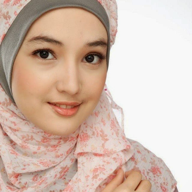 Cerita Dewasa Jilbab Cantik Penjaga Counter HP